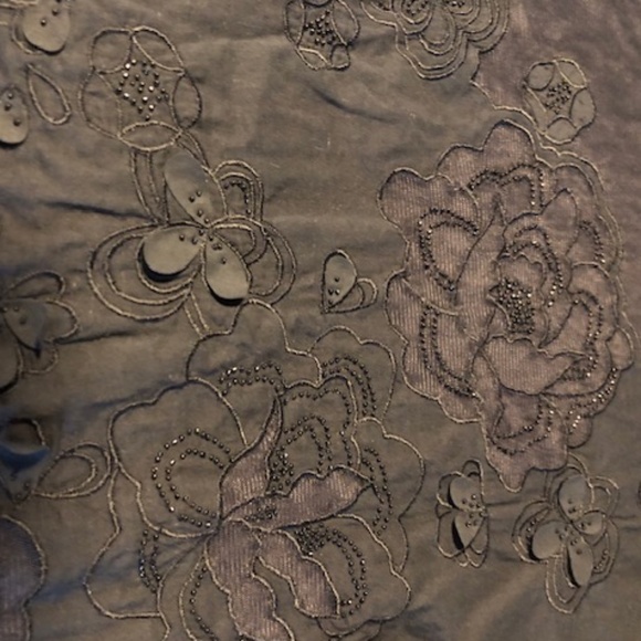 Stunning Laurèl black sheer top w/ black appliqué - Picture 6 of 8